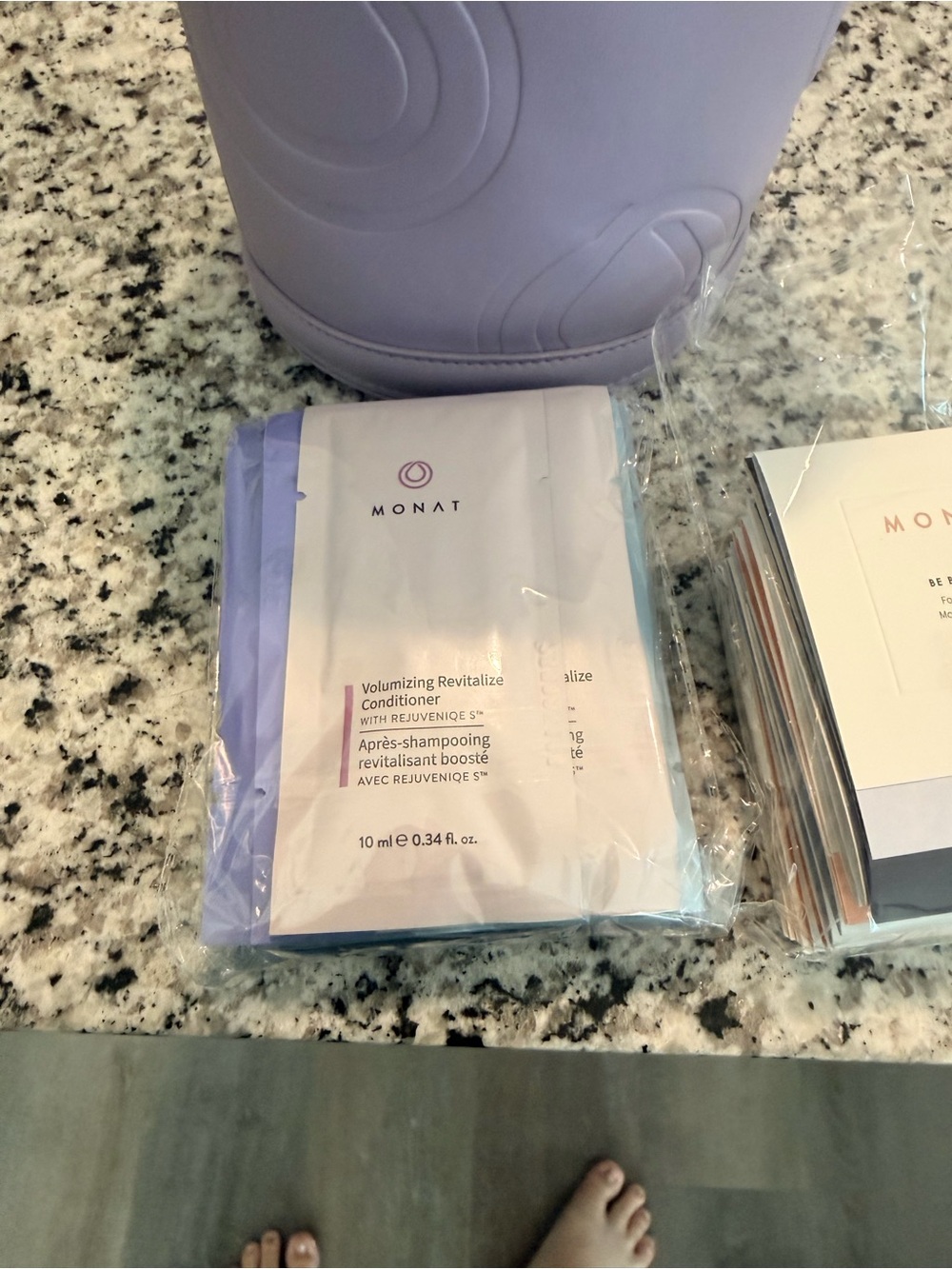 Monat Lavender -Embossed Round Vanity Bag w samples pack’s - Picture 3 of 6